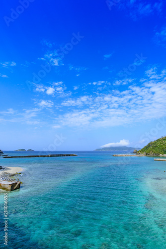 沖縄県 慶留間島 慶留間大橋からの眺め