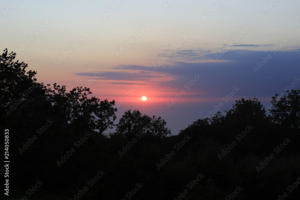Cielo rosso, tramonto a Sorrento, Italia