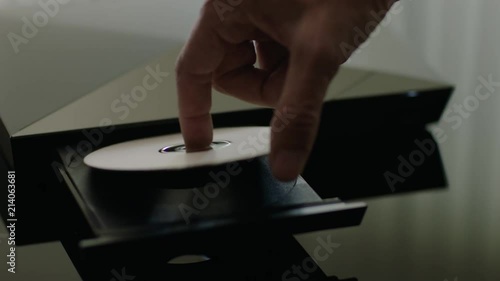 dvd tray opens disc on tray closes