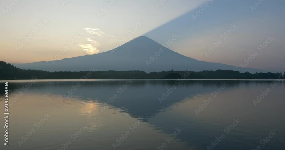 Mt. Fuji over Lake Tanuki at Sunrise (time lapse) Mt. Fuji over Lake Tanuki at Sunrise (time lapse)