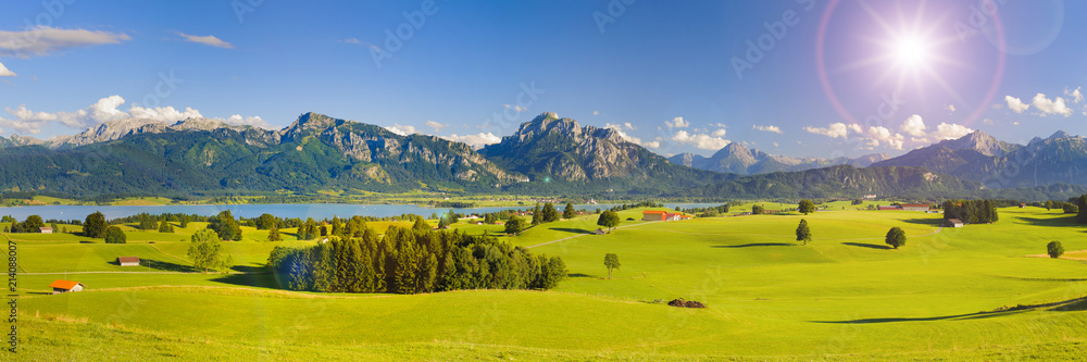 Panorama Landschaft in Bayern mit Alpen im Allgäu und Forggensee - obrazy, fototapety, plakaty 