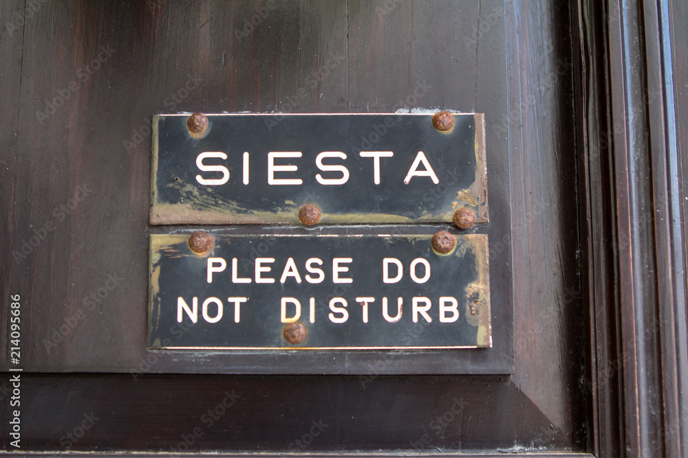Siesta sign on the door