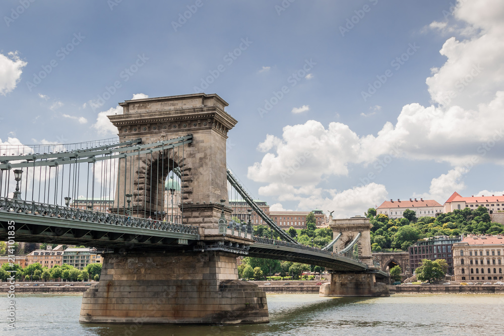 Obraz premium Budapest cityscape with the Chain Bridge, the first permanent bridge across the Danube. 