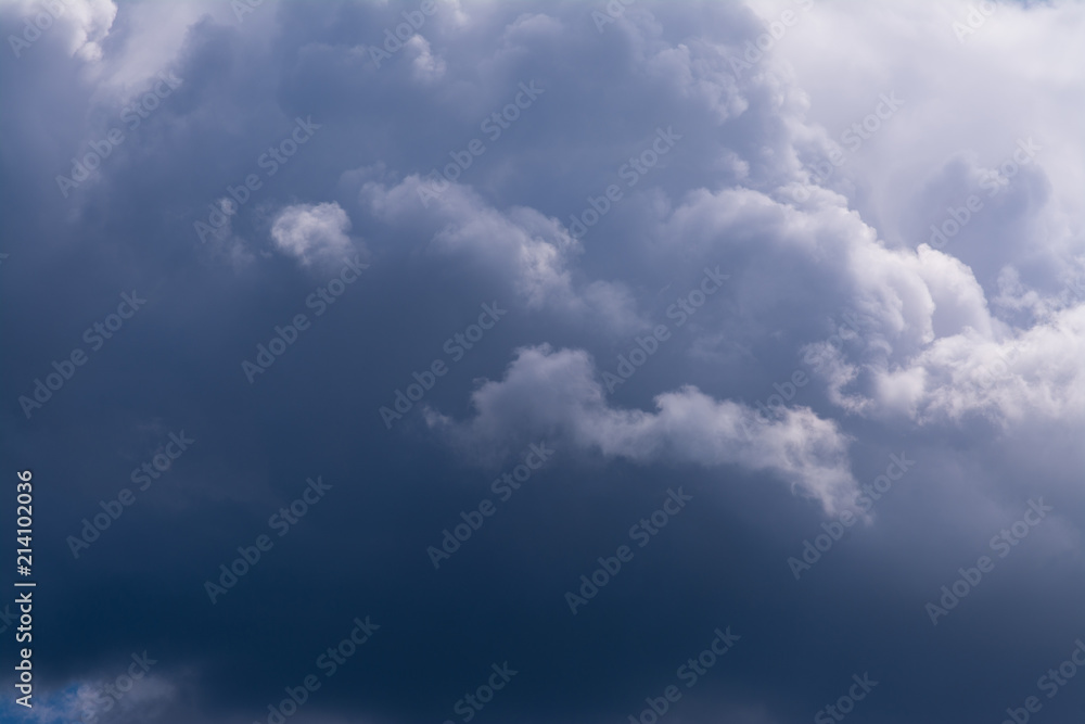 Obraz premium Clouds against blue sky 