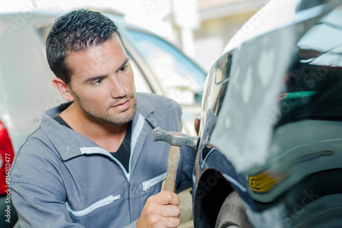 Принти на полотні Mechanic panel beating a car