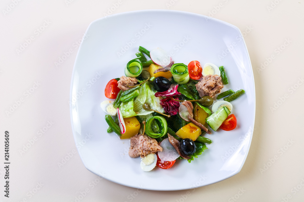 Tuna salad with vegetables