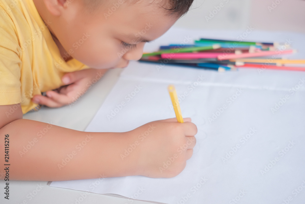 The boys are practicing drawing and coloring. The boys are practicing drawing and coloring.