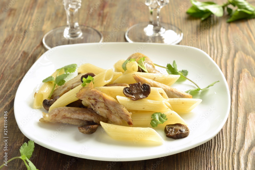 Pasta with chicken and mushrooms