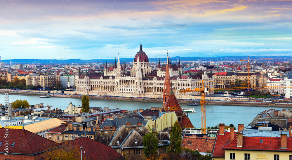 Obraz premium Parlament in Budapest is hungarian landmark