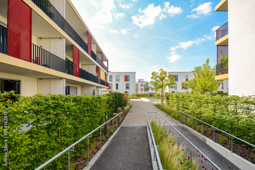 Moderne Neubau Immobilien, Mehrfamilienhäuser in neuer Wohnanlage in der Stadt Moderne Neubau Immobilien, Mehrfamilienhäuser in neuer Wohnanlage in der Stadt