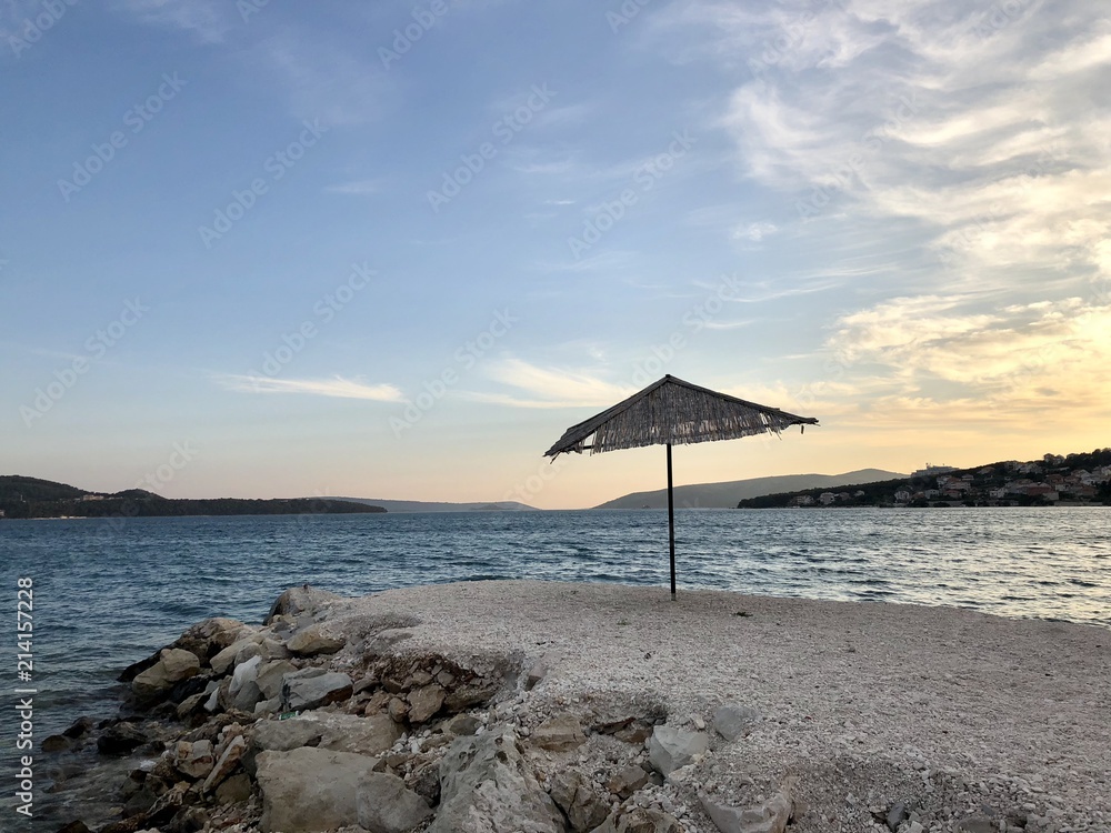 Küste Kroatien am Abend an der Adria