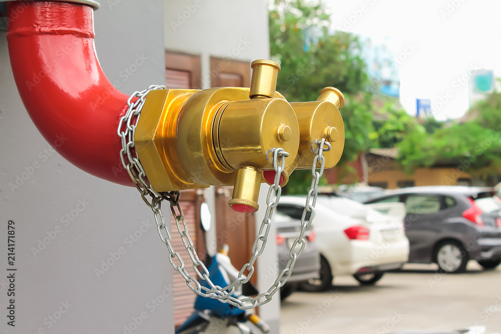 Head to the water used to extinguish the fire, usually mounted on tall buildings. Head to the water used to extinguish the fire, usually mounted on tall buildings.