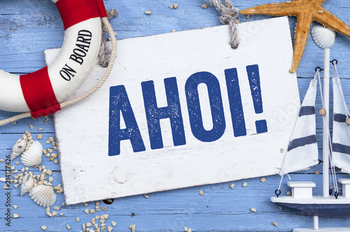 Papier peint Holzschild mit maritimer Dekoration Ahoi