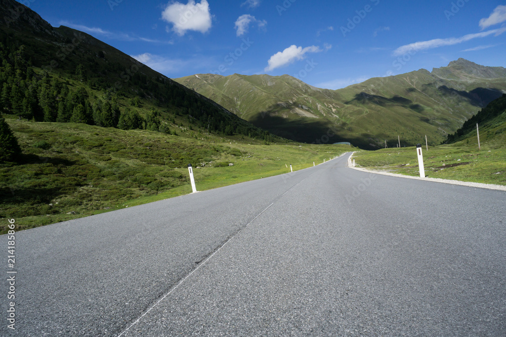 Fototapeta premium alpenstrasse in östereich 