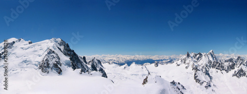 Photography snowcapped mountain peaks at Chamonix