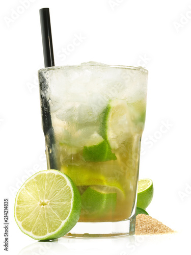 Caipirinha mit braunem Rohrzucker