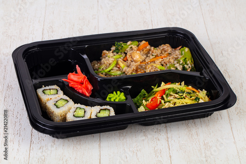 Bento set with roll