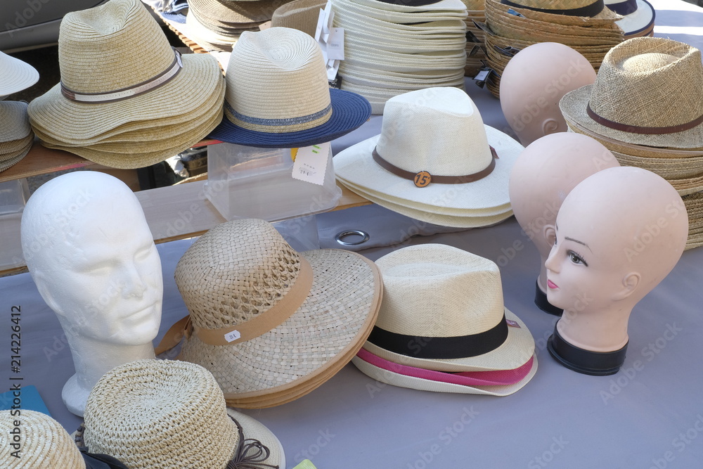 chapeaux au marché