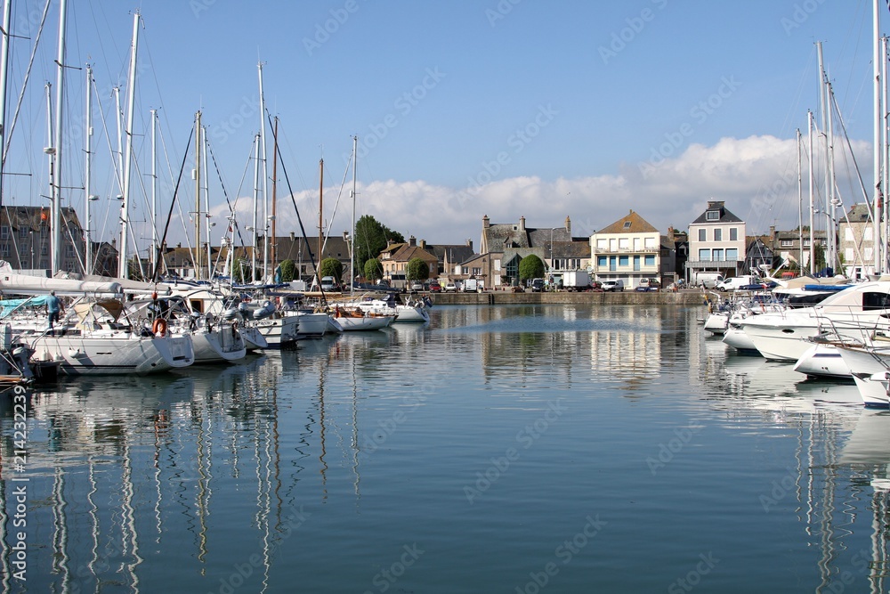 le port de Saint-Vaast-la-Hougue dans le Cotentin,Manche,Normandie