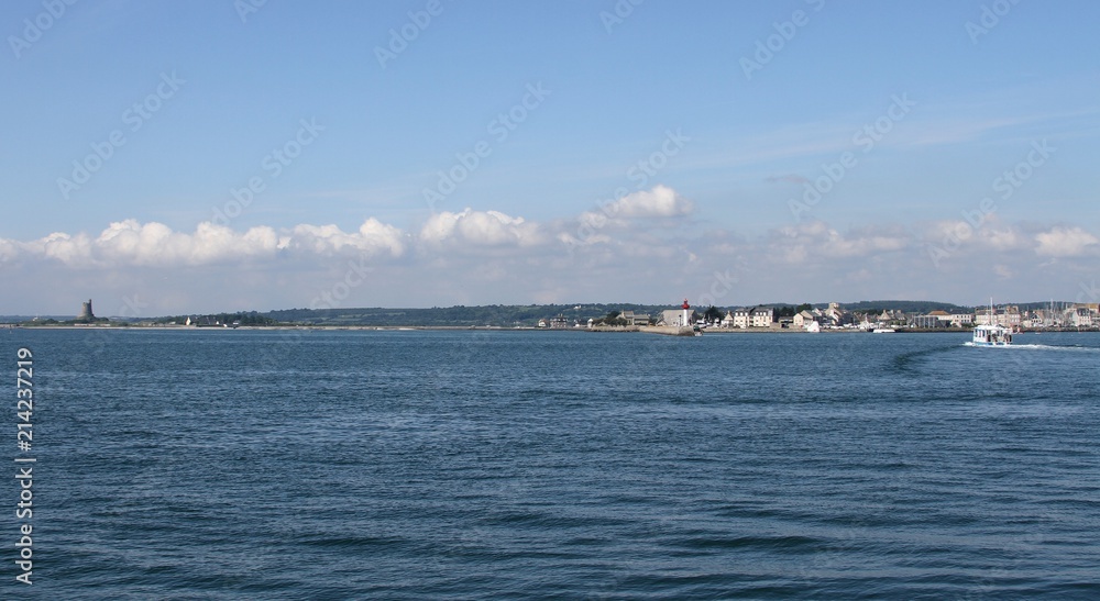 le port de Saint-Vaast-la-Hougue dans le Cotentin et le fort de la Hougue,Manche,Normandie