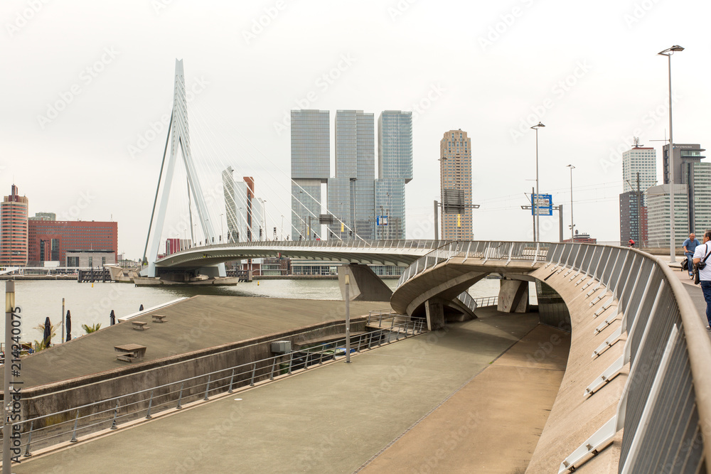 Obraz premium Urban skyline of modern and innovative Rotterdam popping against a white sky.