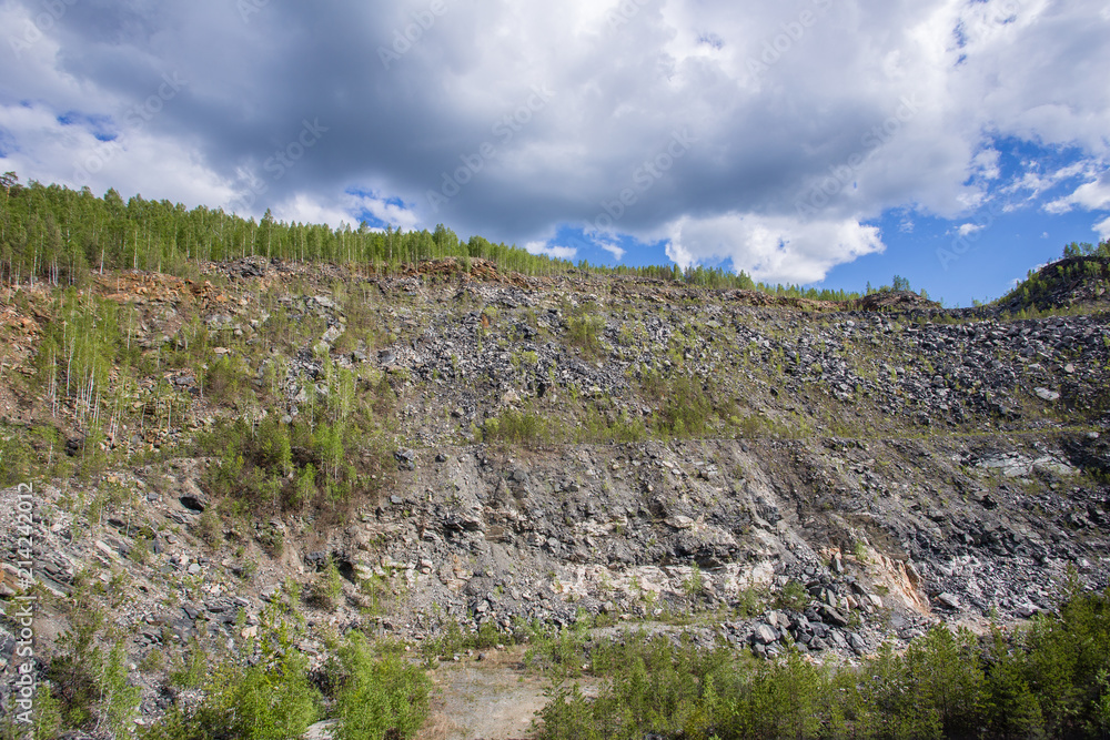 Quartz and mica ore open pit quarry mining technology Quartz and mica ore open pit quarry mining technology