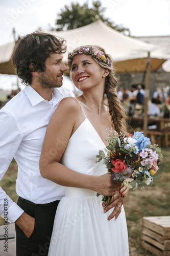 Hochzeitspaar auf Boho Outdoor Wedding photo