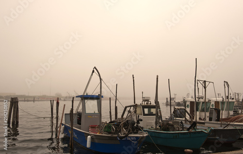 Fischerboote im Fischereihafen von Goro, Delta del Po, Po-Delta, Provinz Ferrara, Veneto, Norditalien, Italien, Europa