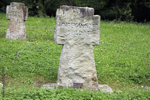 Grabkreuz eines unbekannten Verstorbenen auf dem Ehrenfriedhof photo