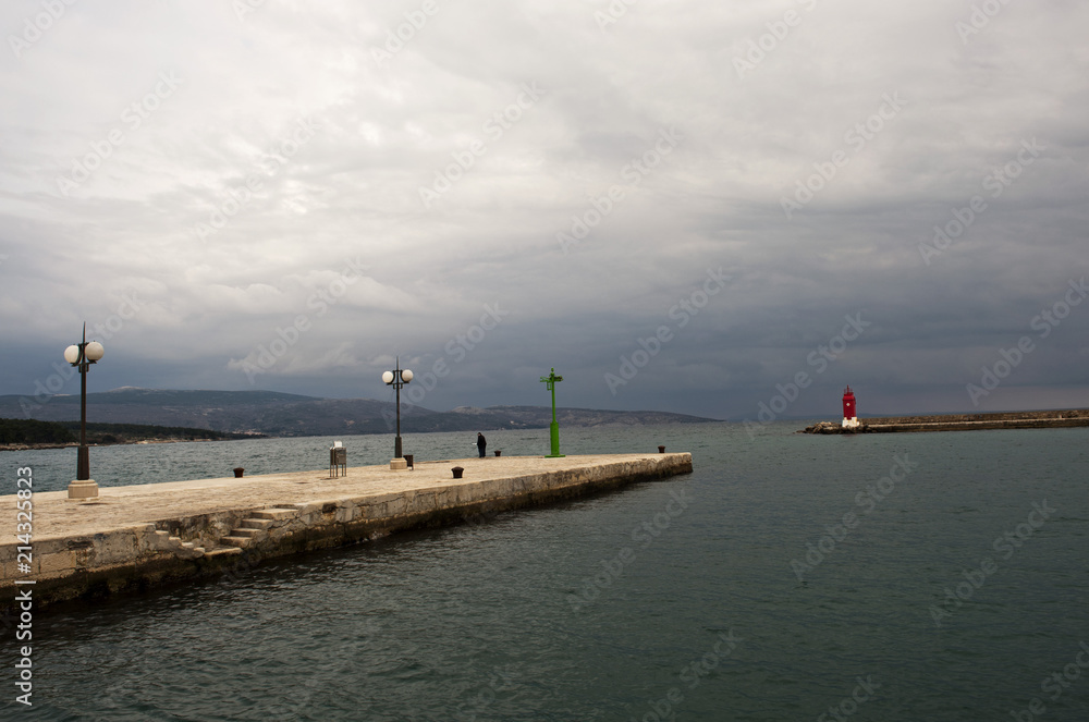 Insel Krk, Hafenmole der Stadt Krk, Kvarner Bucht, Kroatien, Adria, Mittelmeer