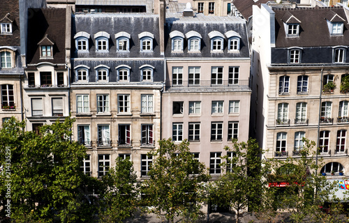 Hausfassaden an der Place de Pompidou, gegenüber Kulturzentrum Centre Pompidou, Paris, Ile de France, Frankreich photo