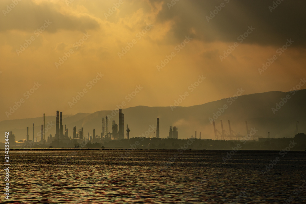 Fototapeta premium Clouds at sunset and light leaking from them