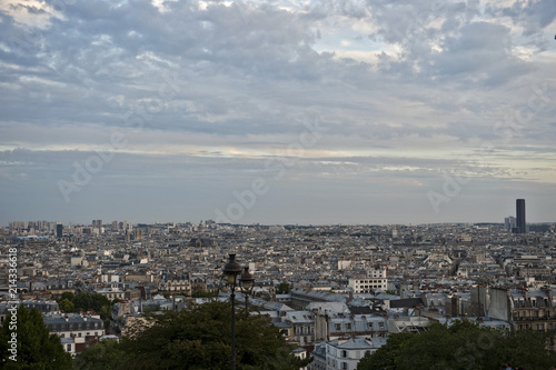 Blick von Sacré Coeur über Montmartre und die Dächer von Paris