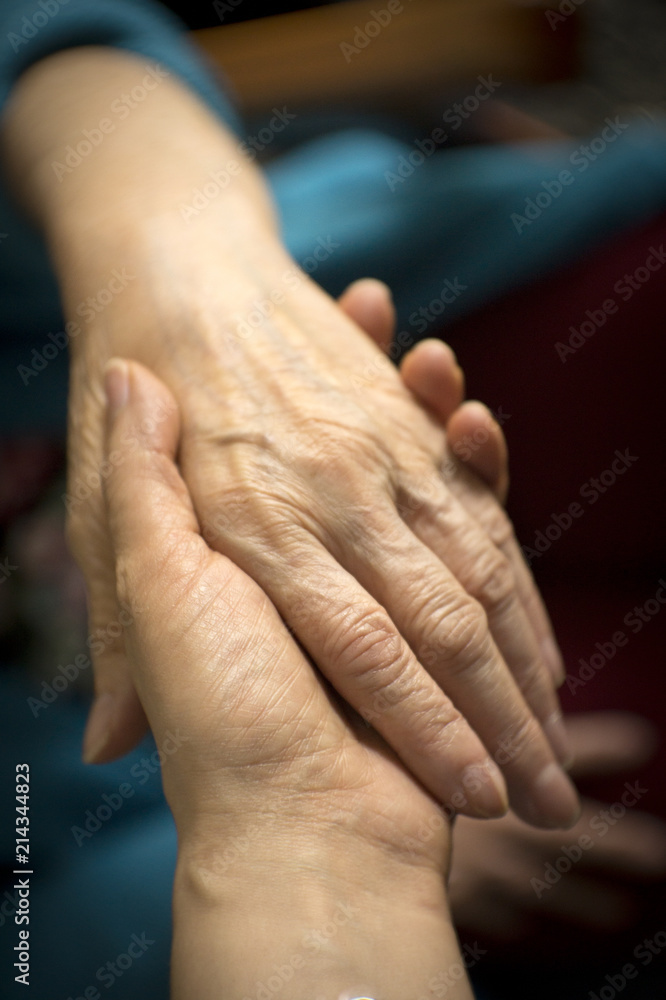 Fototapeta premium Hands of elderly woman with alzheimer