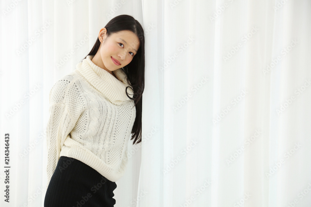 リラックスする女性 リラックスする女性