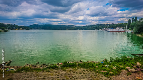 Blaualgenblüten Plage auf dem Brünner Stausee in Sommer in der Tschechischen Republik photo