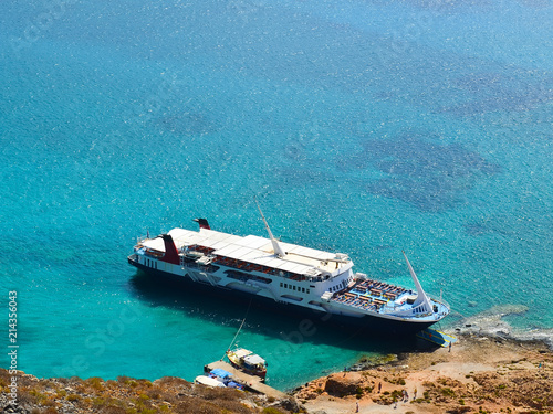 A pleasure boat in a picturesque bay on the Mediterranean Sea, top view. Bay Balos near the Greek island Gramvous. © Tatiana Nikitina