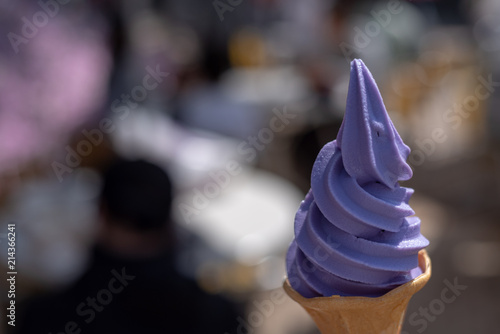 紫色のソフトクリーム