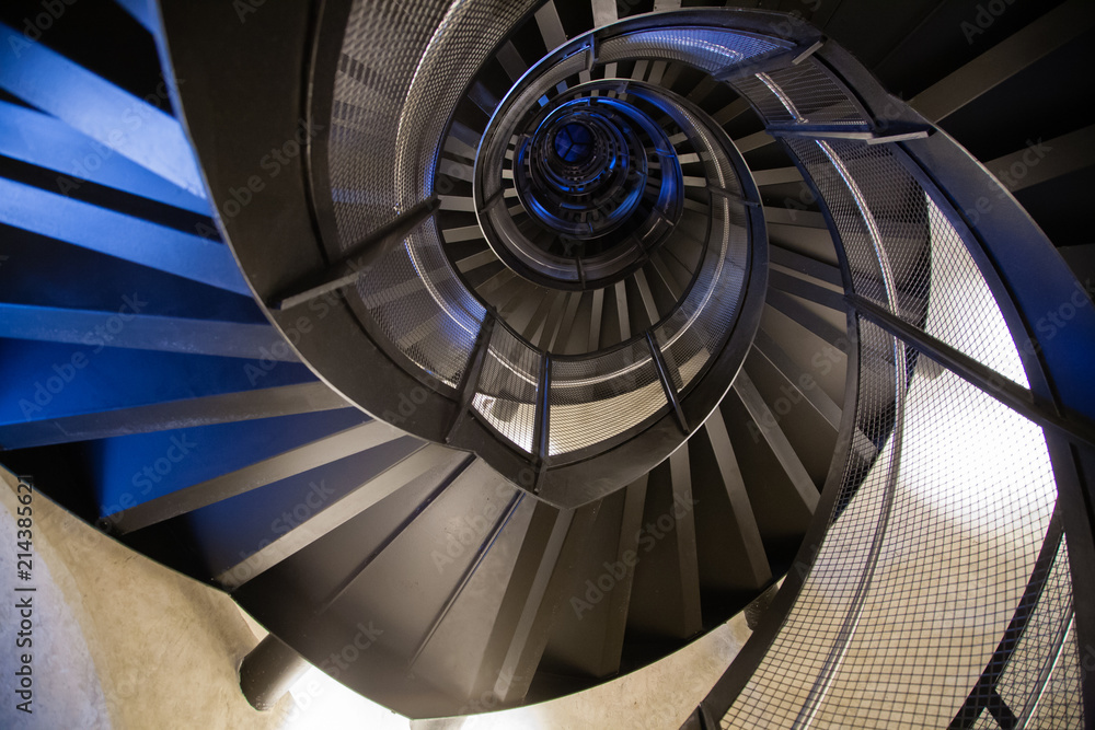 Obraz premium Spiral staircase bottom view