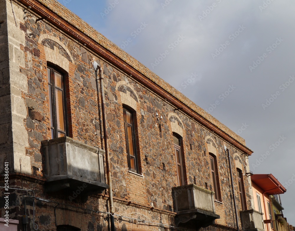 Sonne auf der Steinhausfassade