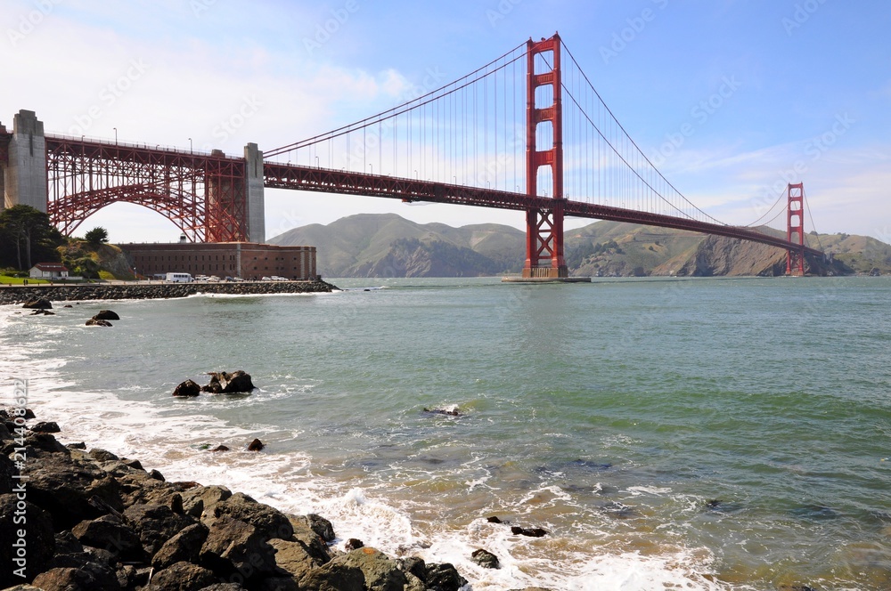 Naklejka premium Famous Landmark - Golden Gate Bridge and landscape in San Francisco, California, United States
