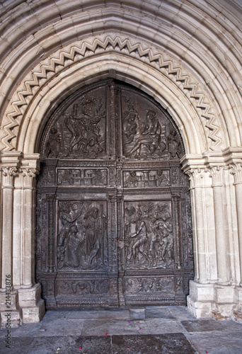 Portal der Pilgerkirche in der alten Pilgerunterkunft Hospital del Rey am Jakobsweg in Burgos, Kastilien-Leon, Spanien © Frank