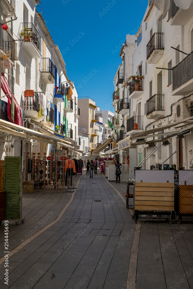 Fototapeta premium Gasse in der Altstadt von Ibiza