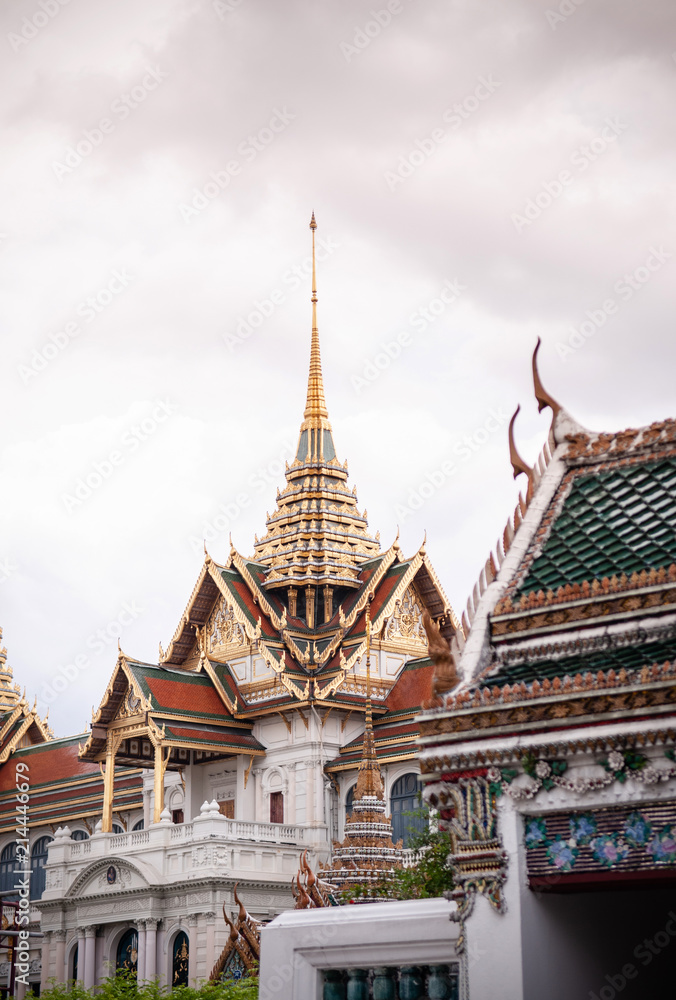 Fototapeta premium Golden artisan facade and roof of Bangkok Grand Palace 