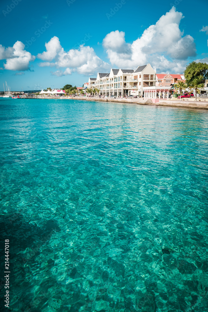 Kristallklares Wasser vor Bonaire