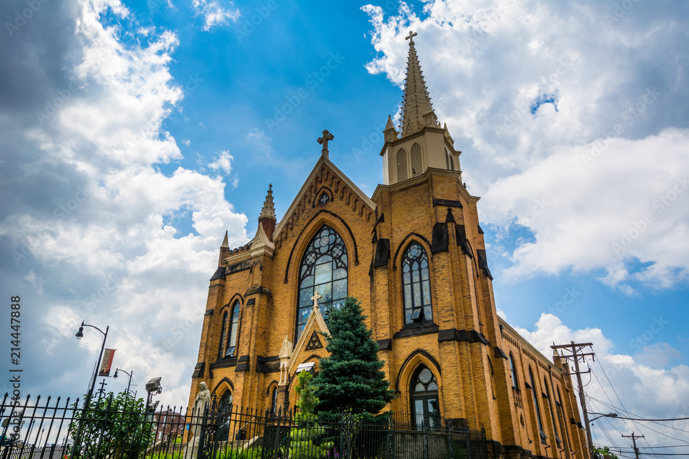 Fototapeta premium St. Mary of the Mount Church, on Mount Washington, in Pittsburgh, Pennsylvania