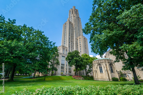 Obraz na płótnie The Cathedral of Learning at the University of Pittsburgh, in Pittsburgh, Pennsylvania w salonie
