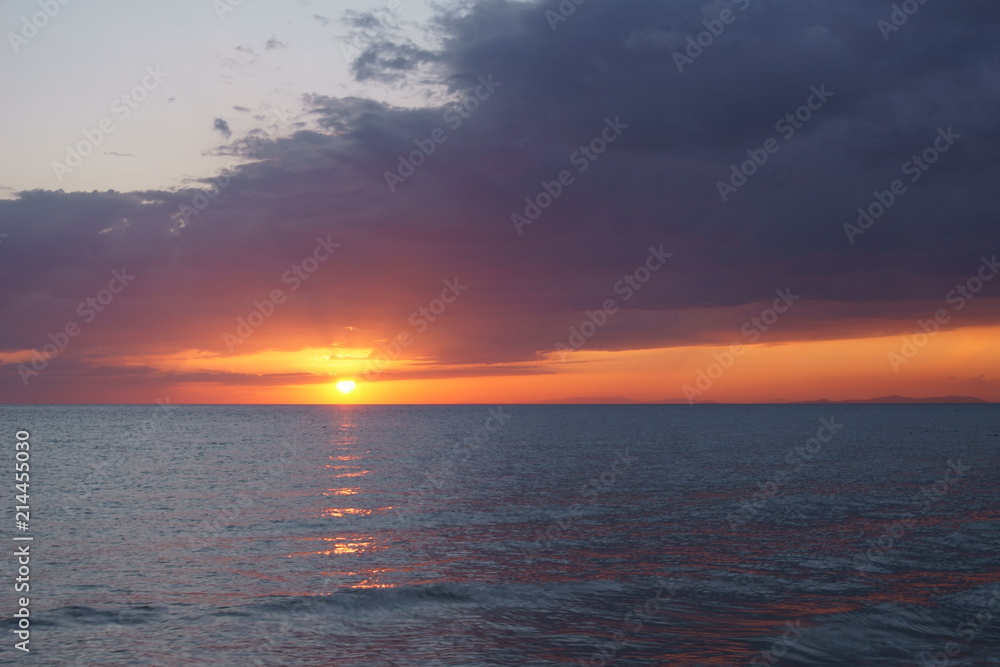Sunset over the seahorizon