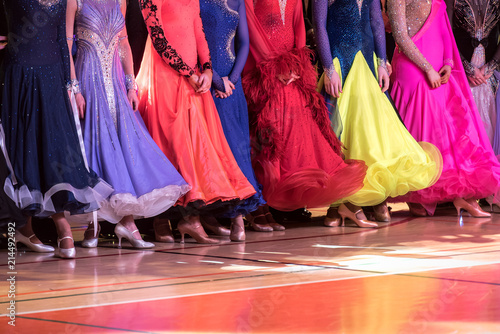 row of dancers on dance competition © tarczas
