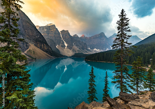 Fototapeta Naklejka Na Ścianę i Meble -  Sunrise with turquoise waters of the Moraine lake with sin lit rocky mountains in Banff National Park of Canada in Valley of the ten peaks.